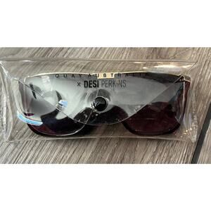 QUAY AUSTRALIA Desi Perkins Glasses in case Sunglasses Brown